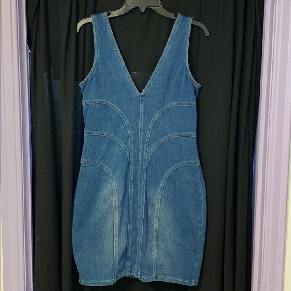 Dress - Picture 2 of 4